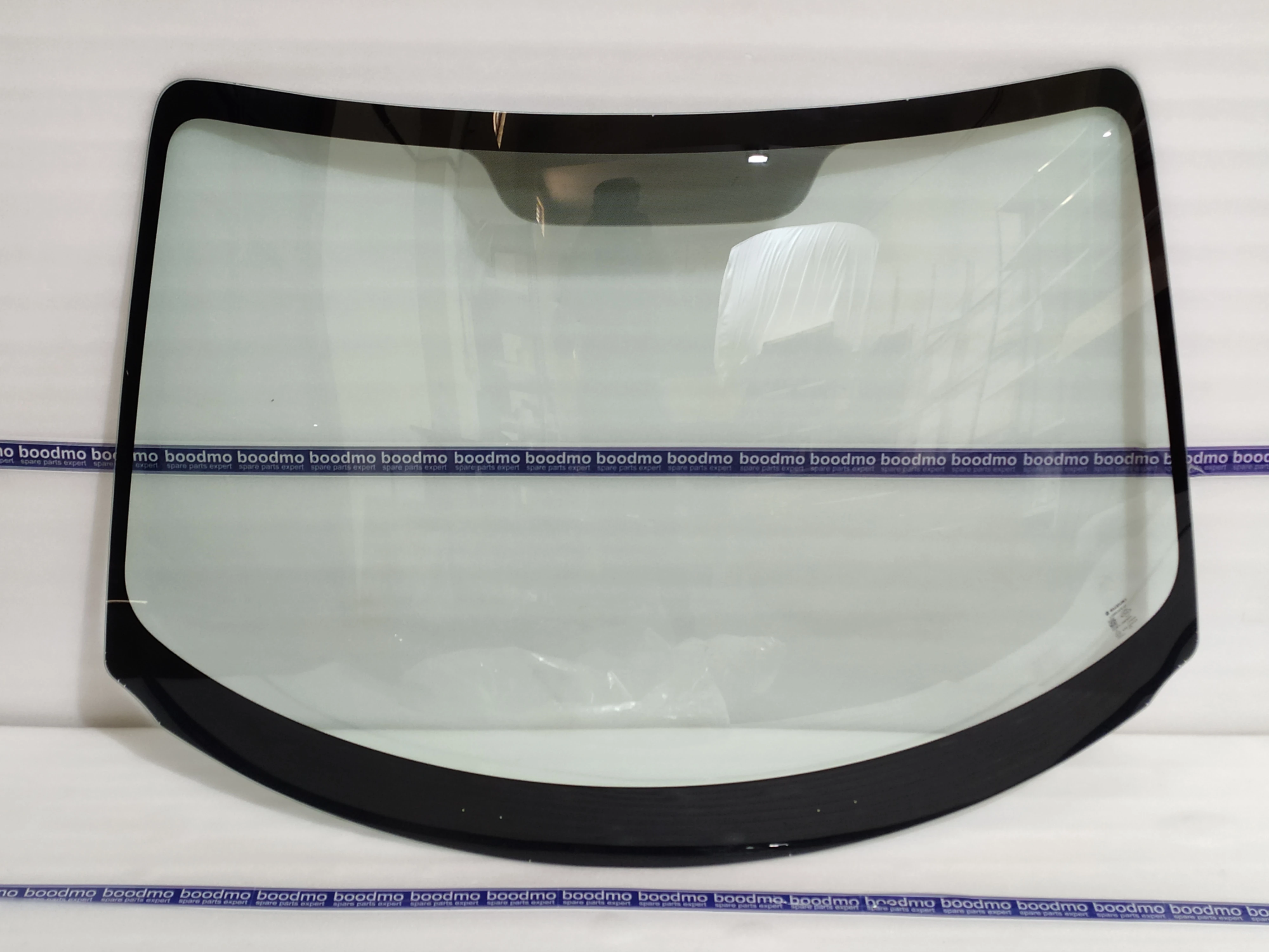 GLASS WINDSHIELD